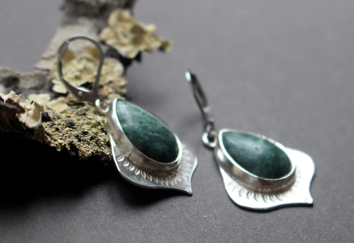 El perfume de la lluvia, aretes abundancia vegetal en plata y jaspe
