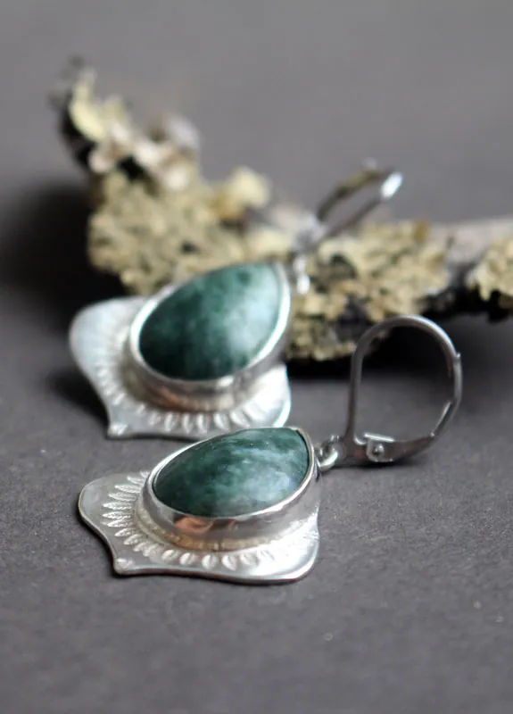 El perfume de la lluvia, aretes abundancia vegetal en plata y jaspe