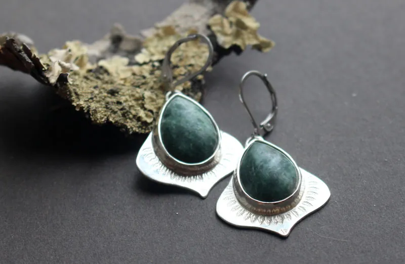 El perfume de la lluvia, aretes abundancia vegetal en plata y jaspe