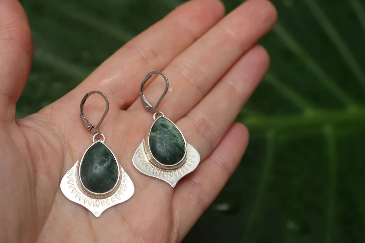 El perfume de la lluvia, aretes abundancia vegetal en plata y jaspe