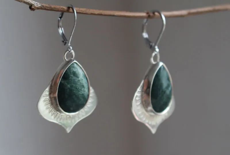 El perfume de la lluvia, aretes abundancia vegetal en plata y jaspe