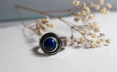 El reflejo de las estrellas, anillo estanque nocturno en plata y lapislázuli