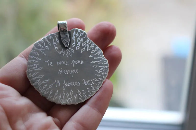 El reflejo del cielo, dije hojas y ramas en plata y labradorita