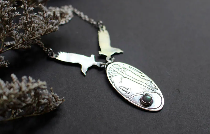 El reino de los pájaros, collar cuervos en plata y labradorita