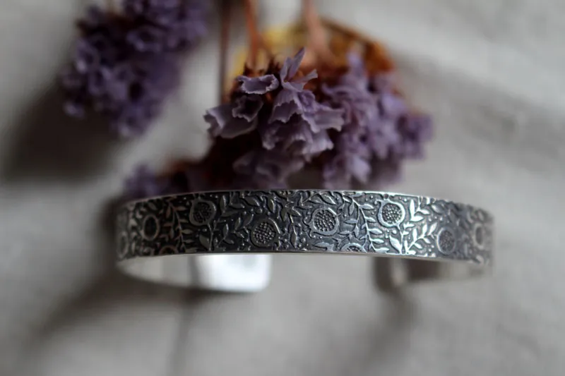 El sabor de las granadas, pulsera botánica en plata