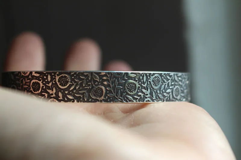 El sabor de las granadas, pulsera botánica en plata