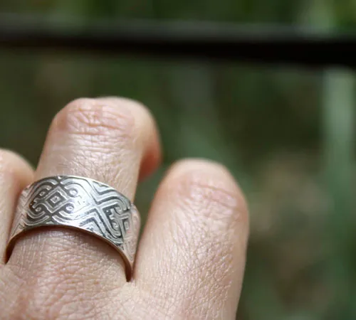 El sello del sultán, anillo arabesco oriental en plata