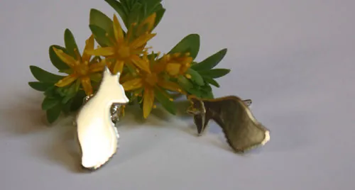 El zorro de El Principito, aretes tipo broquel inspirados en Saint-Exupéry en plata