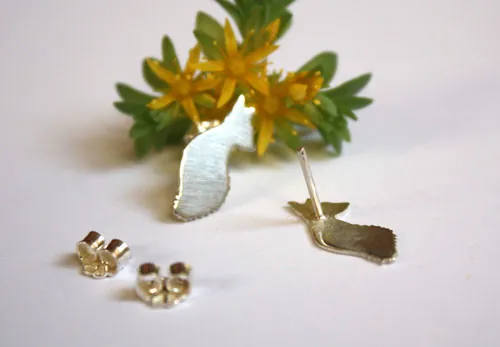 El zorro de El Principito, aretes tipo broquel inspirados en Saint-Exupéry en plata