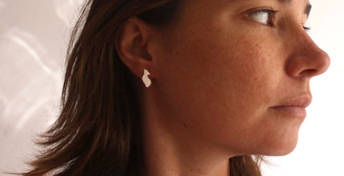 El zorro de El Principito, aretes tipo broquel inspirados en Saint-Exupéry en plata