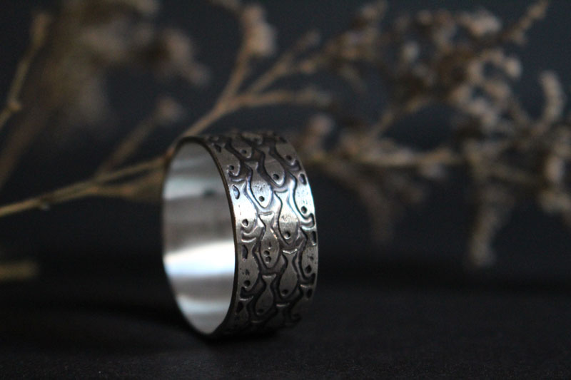 En armonía, anillo de peces en plata