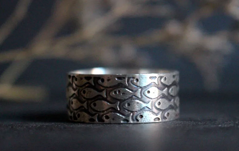 En armonía, anillo de peces en plata