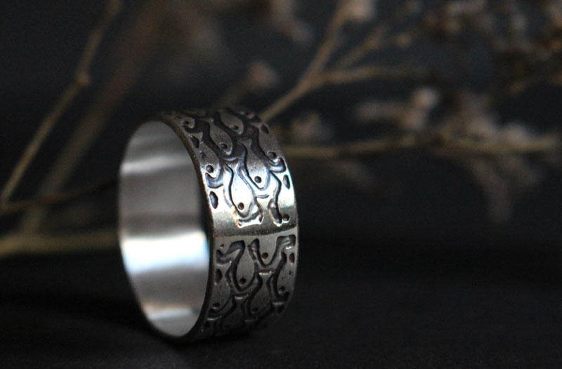 En armonía, anillo de peces en plata