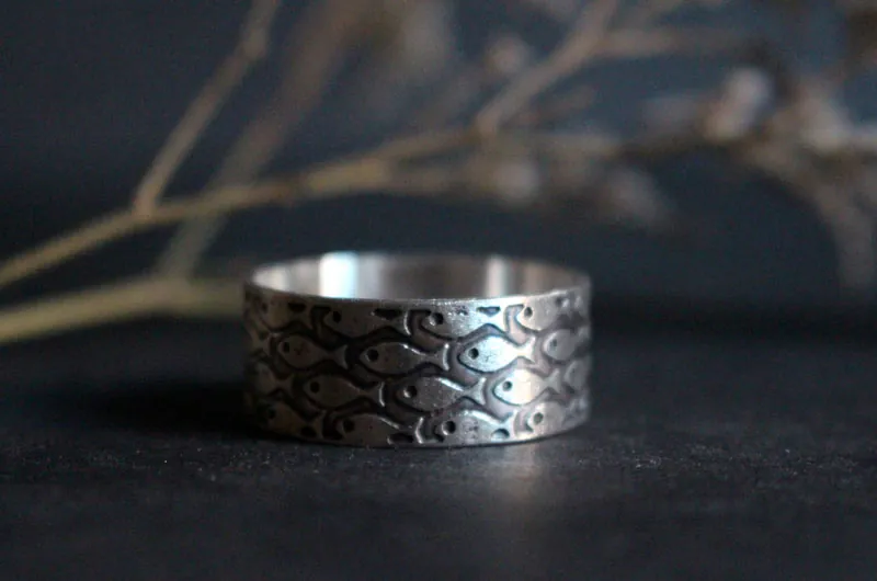 En armonía, anillo de peces en plata