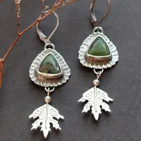 En el corazón del bosque, aretes hoja en plata y crisoprasa