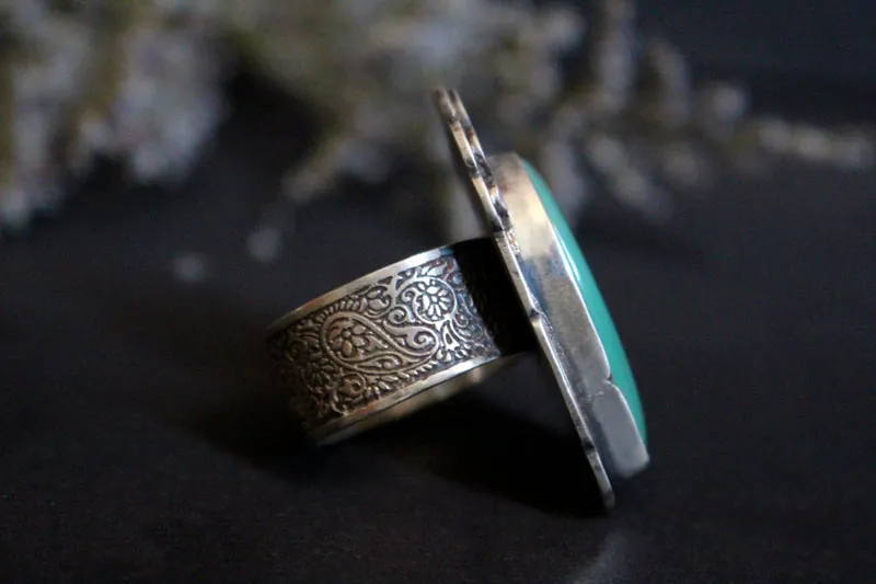 En el reino de la naturaleza, anillo Cachemira en plata y crisoprasa