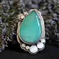 En el reino de la naturaleza, anillo Cachemira en plata y crisoprasa