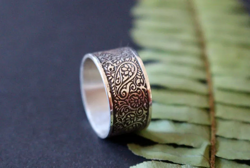 En la ruta de la seda, anillo cachemir oriental en plata