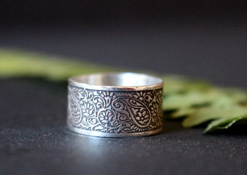 En la ruta de la seda, anillo cachemir oriental en plata