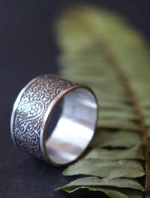 En la ruta de la seda, anillo cachemir oriental en plata