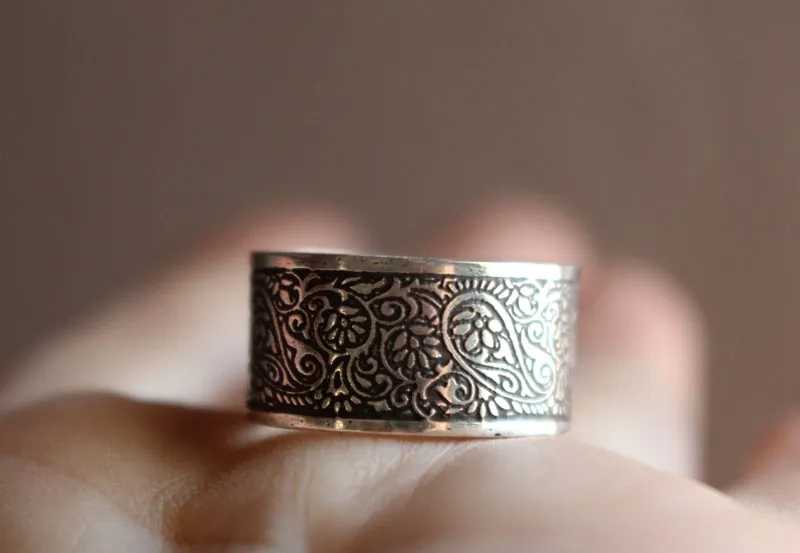 En la ruta de la seda, anillo cachemir oriental en plata