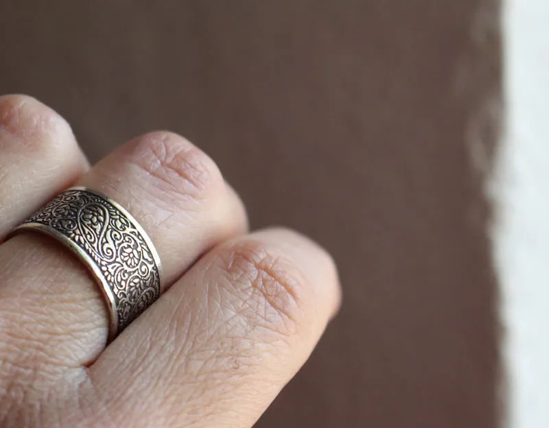 En la ruta de la seda, anillo cachemir oriental en plata