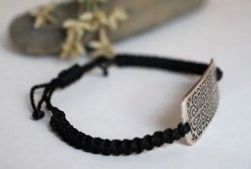Enguerrand, pulsera medieval en plata y macramé