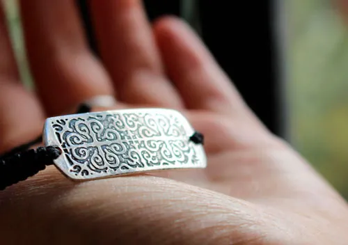 Enguerrand, pulsera medieval en plata y macramé