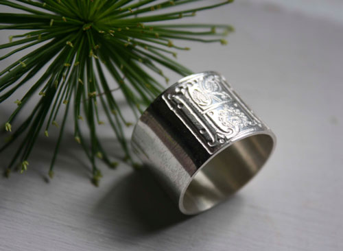 Enluminura medieval, anillo iluminura de la Edad Media en plata
