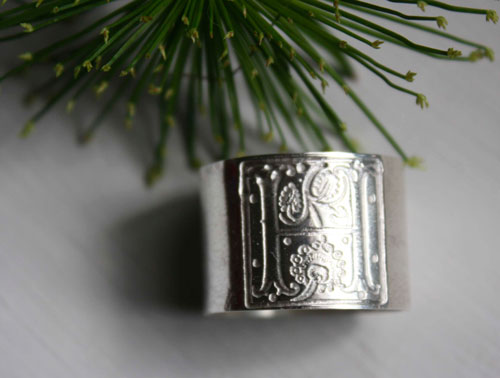 Enluminura medieval, anillo iluminura de la Edad Media en plata