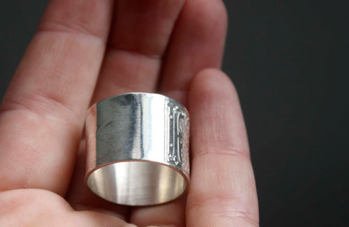 Enluminura medieval, anillo iluminura de la Edad Media en plata