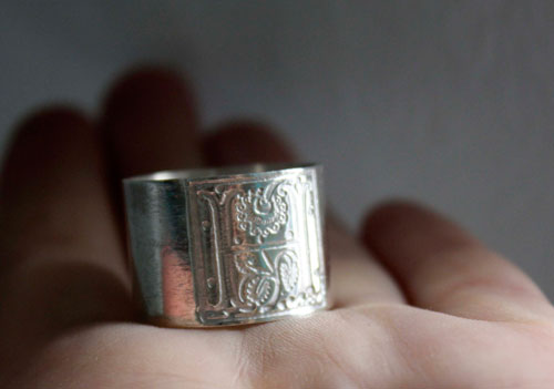 Enluminura medieval, anillo iluminura de la Edad Media en plata