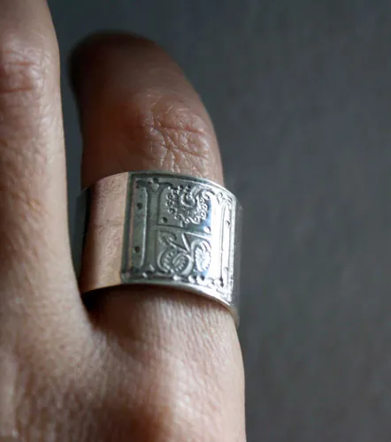 Enluminura medieval, anillo iluminura de la Edad Media en plata