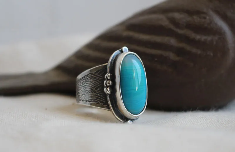 Entre el cielo y el mar, anillo náutico en plata y ágata azul