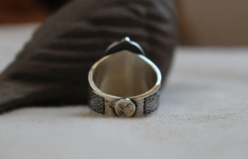 Entre el cielo y el mar, anillo náutico en plata y ágata azul