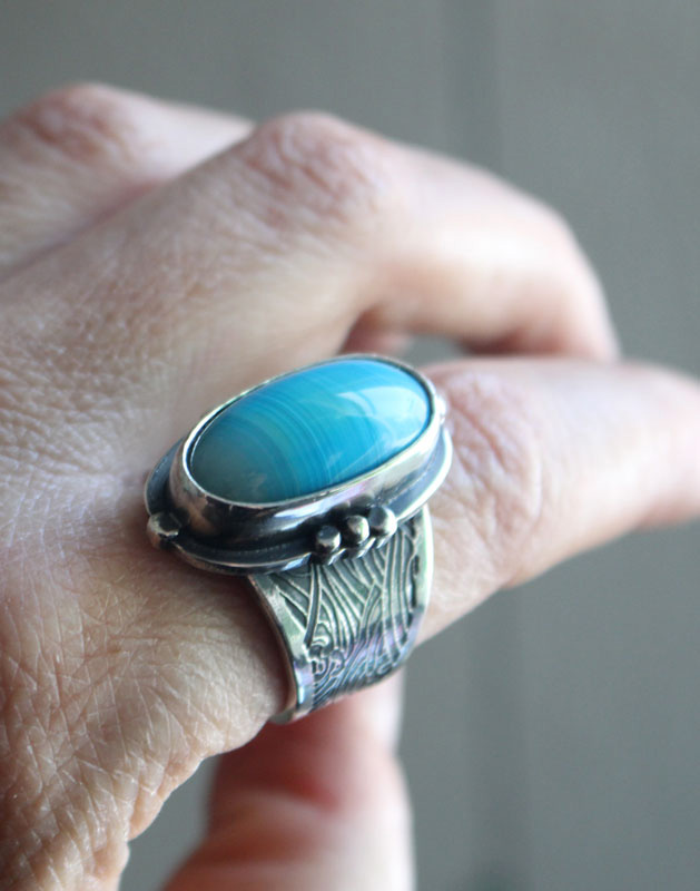Entre el cielo y el mar, anillo náutico en plata y ágata azul