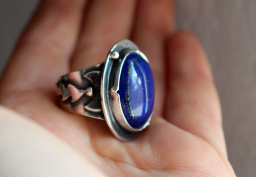 Equinoccio de otoño, anillo hoja de luna en plata y lapislázuli