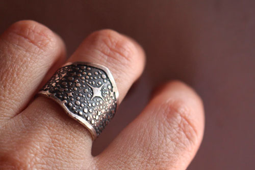 Eres polvo de estrellas, anillo estrellas de la Vía Láctea en plata