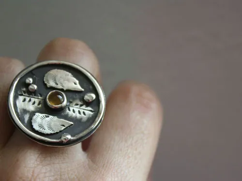 Erizo de otoño, anillo tótem animal en plata y citrino