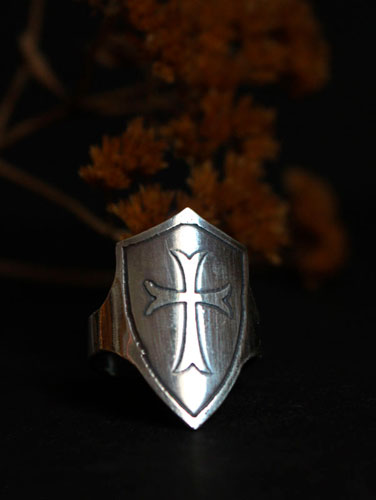Escudo, anillo cruz medieval en plata