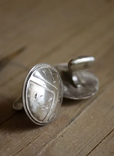 Escudo espartano, gemelos hoplitas griegos de Esparta en plata