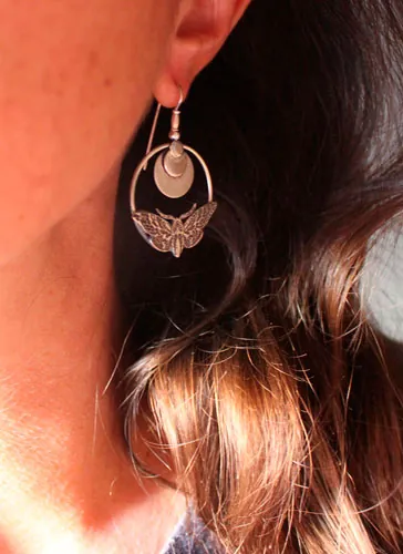 Esfinge, aretes mariposas nocturnas y luna en plata