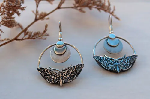 Esfinge, aretes mariposas nocturnas y luna en plata
