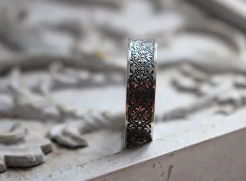 Esmée, anillo flores medievales en plata