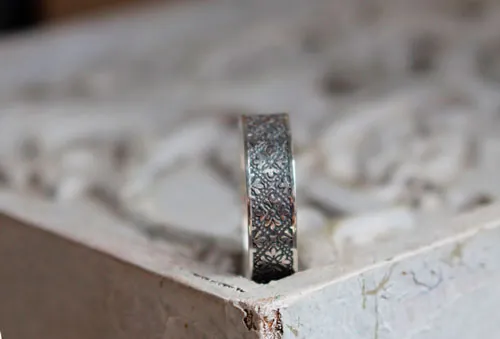 Esmée, anillo flores medievales en plata