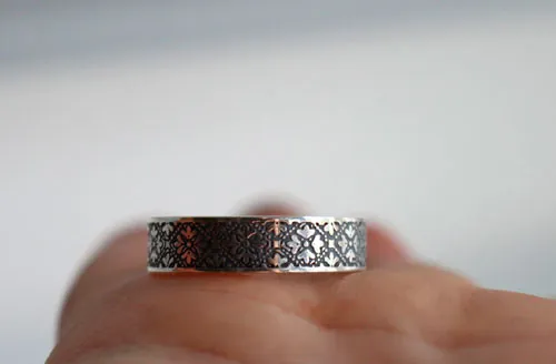 Esmée, anillo flores medievales en plata