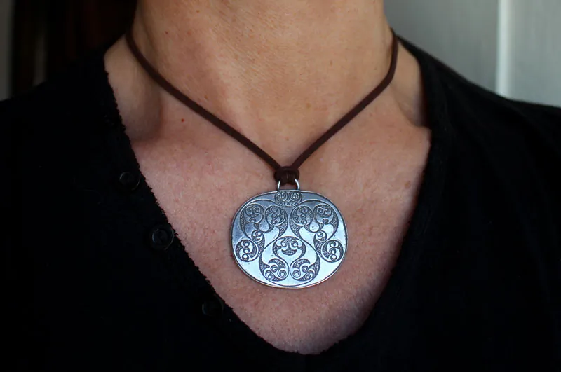 Espejo Desborough, collar espejo celta en plata