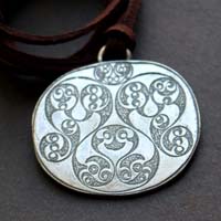 Espejo Desborough, collar espejo celta en plata