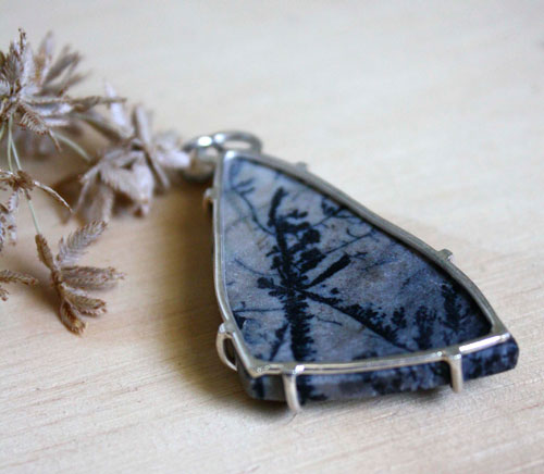 Estampa, dije ukiyo-e japonés en plata y bertrandita