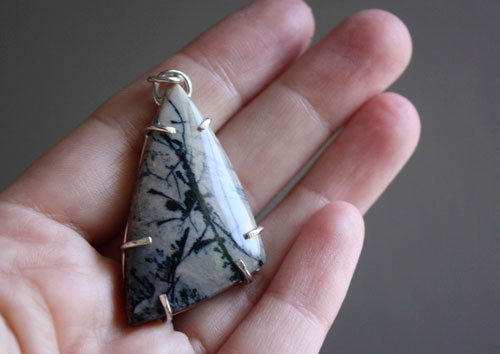 Estampa, dije ukiyo-e japonés en plata y bertrandita